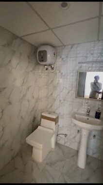 1BHK Apartment fully furnished property 
Ready to move in property 
Rantal income 24k per month