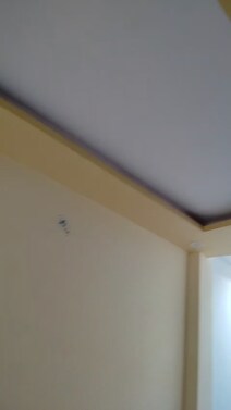 600sqft house in fazullaganj near MD convent inter college. 
Price 27 Lacs.
Semi furnished house .