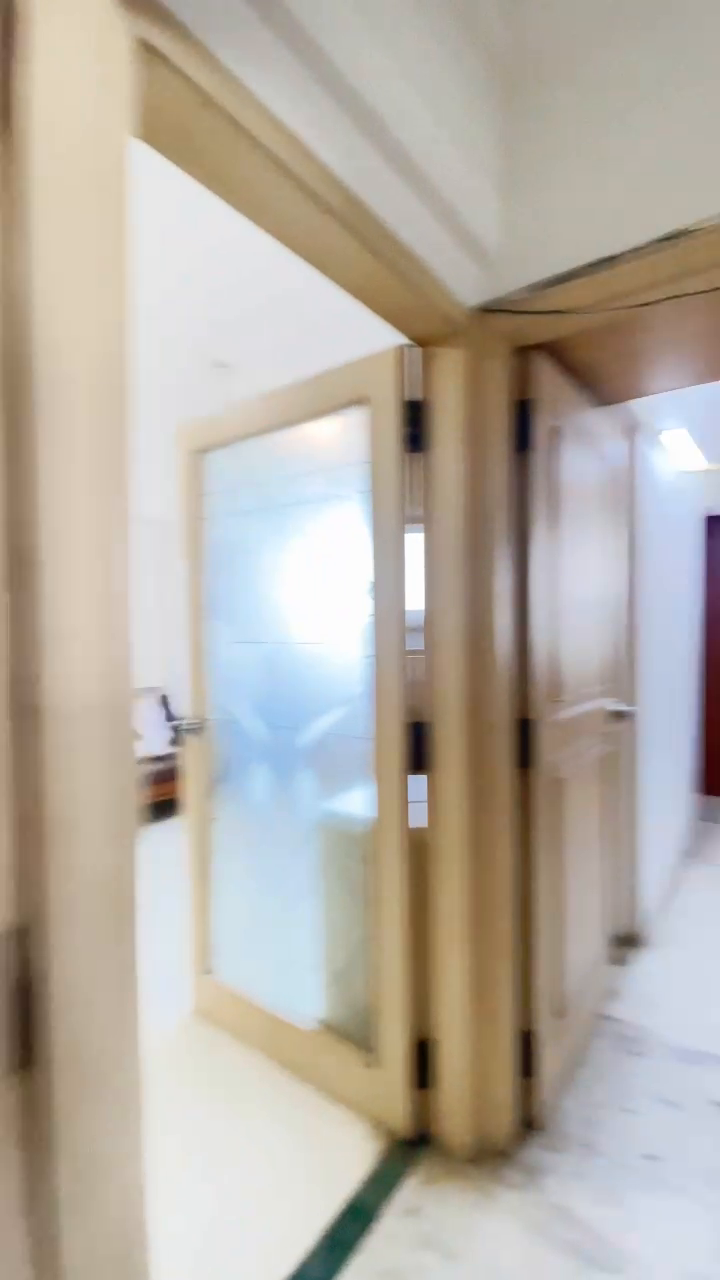 3BHK IN LOKHANDWALA 
9987441730