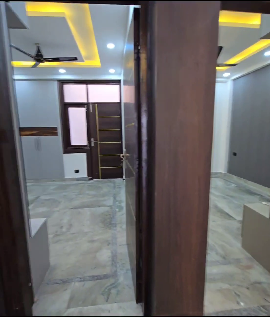 3 bhk flat for sale indrapuram
1400 sqft frist floor gyan khand
96lac negotiable price