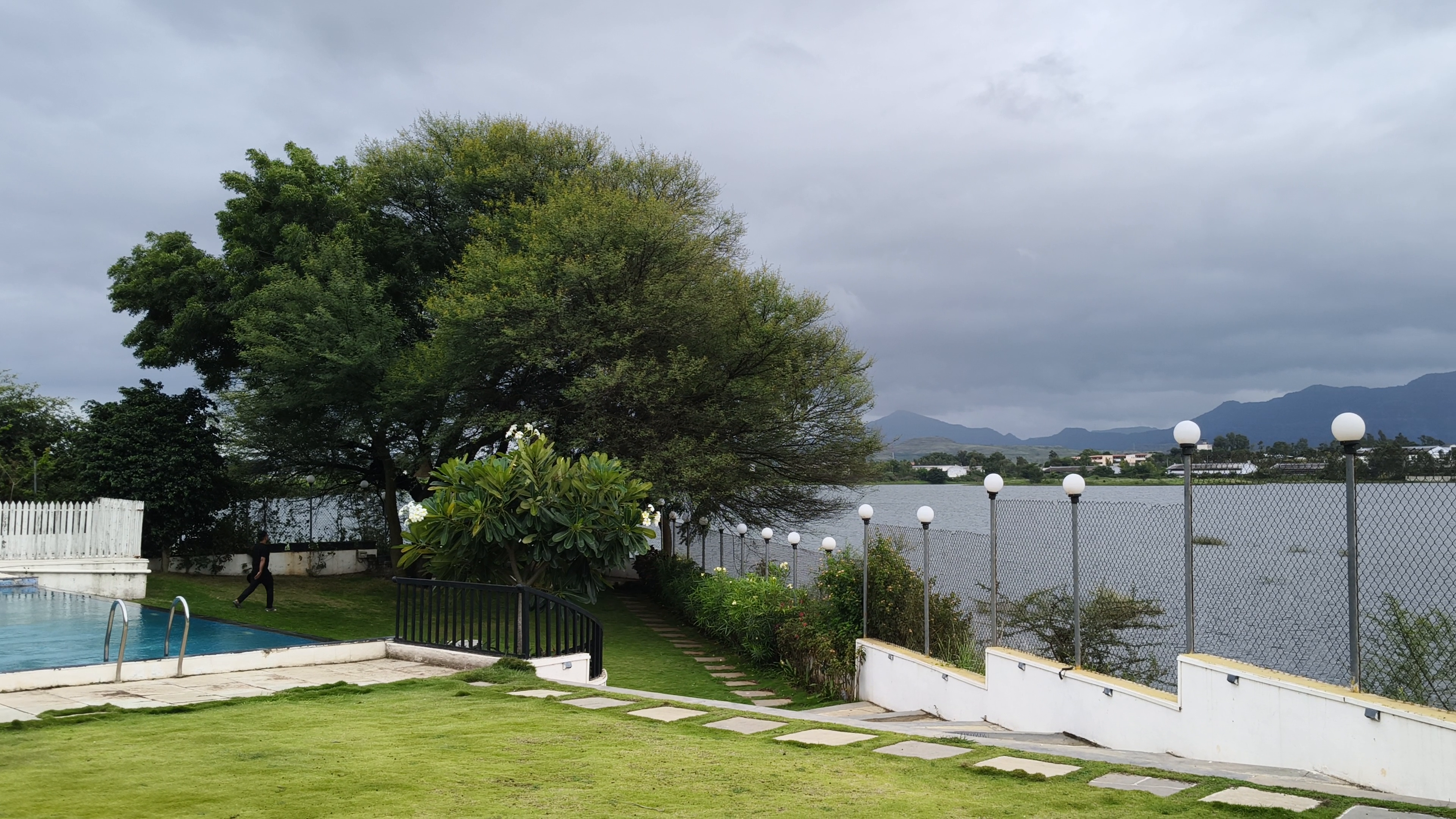 By the Lake NA bungalow project Near Pune.. 
Call - 8888702255, 8390040101