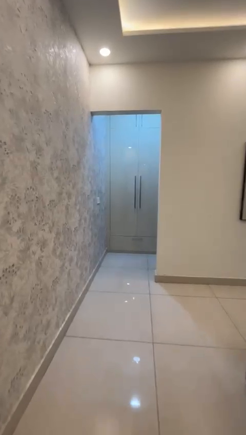 Available For Rent
Preference Working
3bhk Fully Furnished luxury Flat
Higher Floor Highway Facing