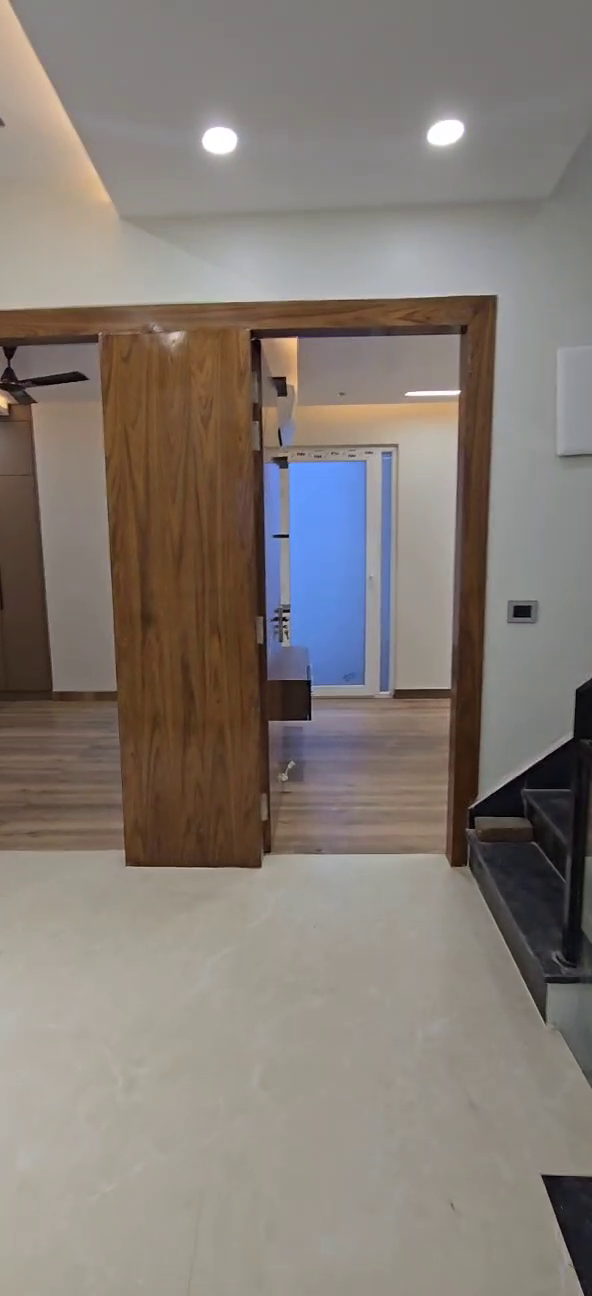 5 BHK luxury modern villa for sale in wave city sector 1 Ghaziabad 
125 square yards 
5 BHK 
