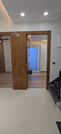 5 BHK luxury modern villa for sale in wave city sector 1 Ghaziabad 
125 square yards 
5 BHK 
