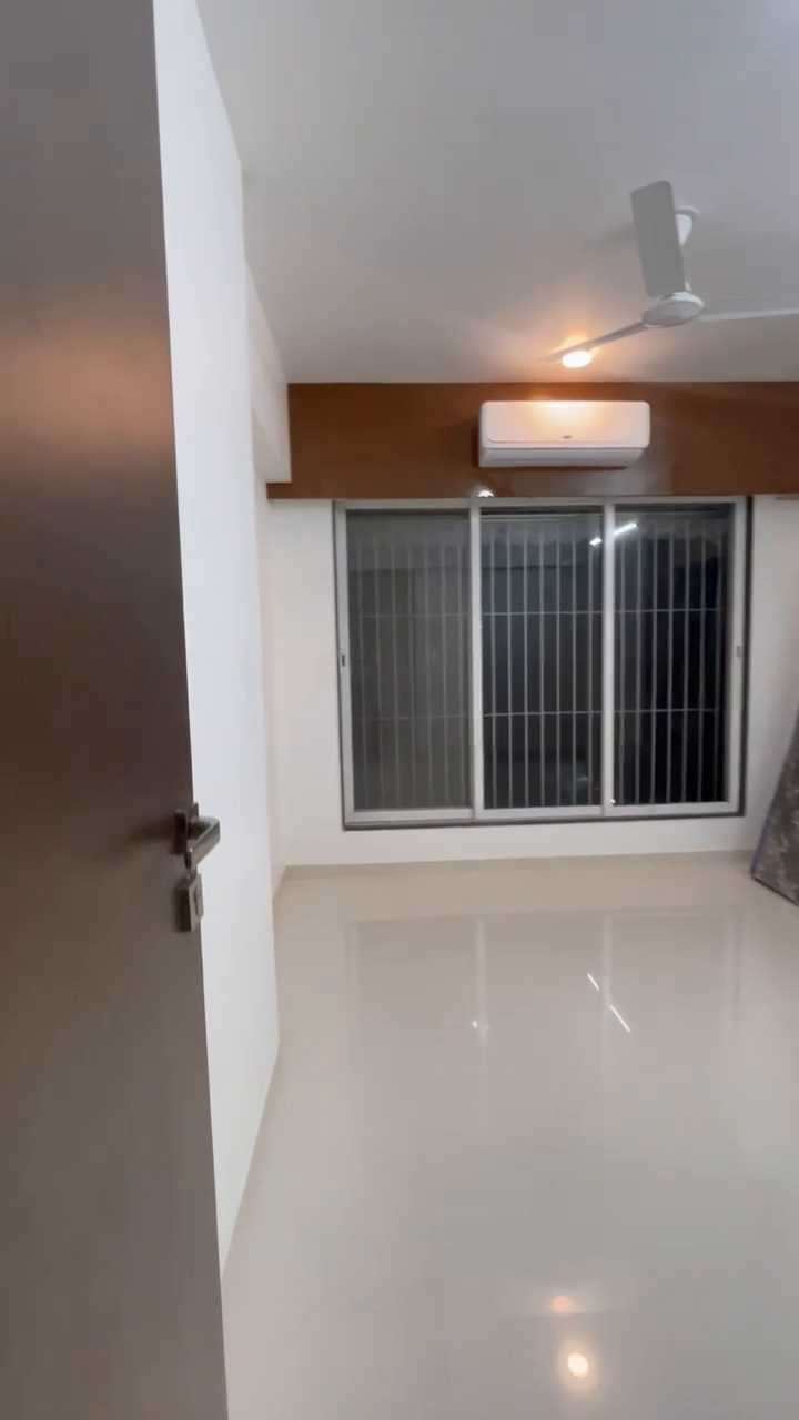 Available 2bhk unfurnished
Rent 70k
Location: Sindhi society chembur
Contact:8689975384/Satish Gupta