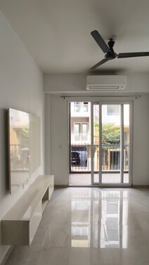 2bhk apartment available for rent &sale in smartworld Orchard sector 61 