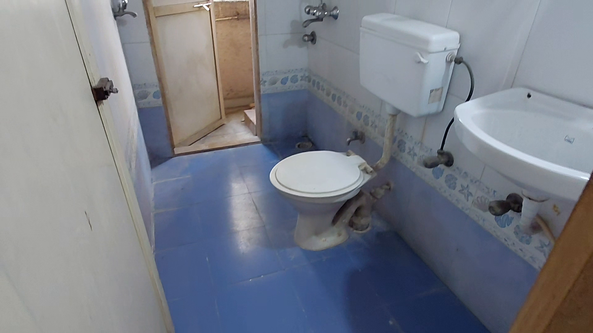 2bhk flat on rent 30k big carpet runwal estate,  near R-mall More mall, Kapurbawadi Majiwada Thane w.