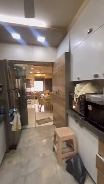 3bhk for re-sale in sundervan lokhandwala complex andheri west Mumbai 
Owner Asking price 3.5 cr