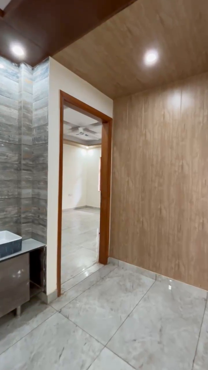 Introducing a luxurious builder floor in Sector 81, Faridabad.
3bhk call more for details