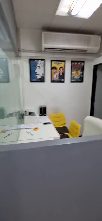 Office available for rent 70k 350 sqft carpet in fairlink center andheri west Mumbai 