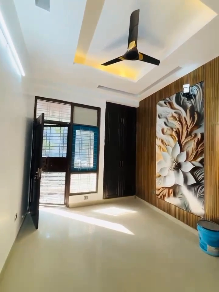 Indirapuram Ghaziabad 
Shakti Khand 2
3bhk
Upper ground 
Front side 
1350sqr
Demand 1.08cr