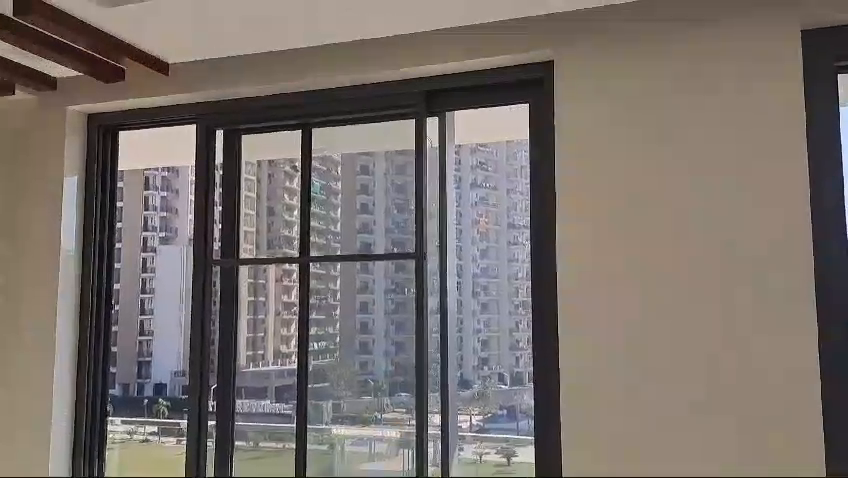 Tdi The Retreat Sec 89
3 bhk semi
300sq yard
3rd floor available 
Rent 44k

