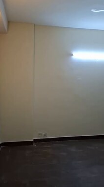  Bptp avenue sector 81
40k with maintenance
Semi furnished
3BHK 