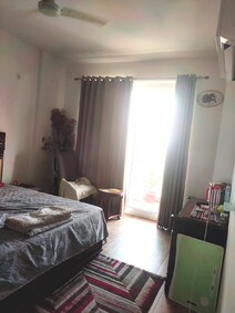 Available for sale 
Omaxe royal recidency Sec-79
3bhk semifurnished
@2.80cr 
