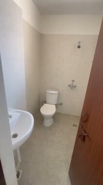Adore Samriddhi 
Middle floor 
2 bhk semi 
small size 444sq fit
Demand 51L