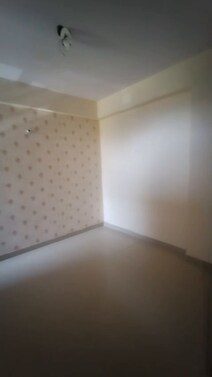 available for rent 
Adore Samridhi
 3 bhk 
Raw flat