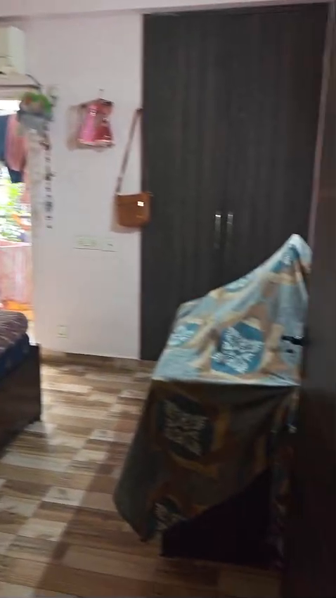 White orchid GC2
1023sqft 2bhk
Covered car parking 
Floor below 10
Price:84 lakh
📞8750015867