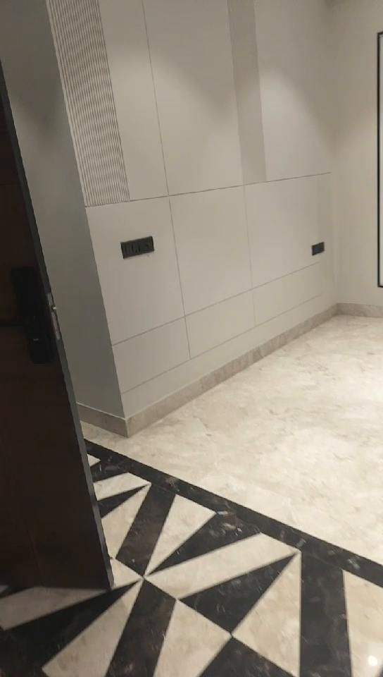 Greater kailash, luxury floor 
South Delhi, with All modern amenities 