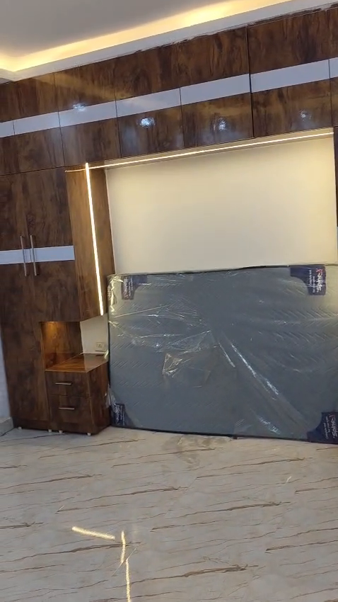 This Property are available in Chiranjeev vihar ghaziabad 
Ground floor 
Area- 1080 sf
Price - 45lac