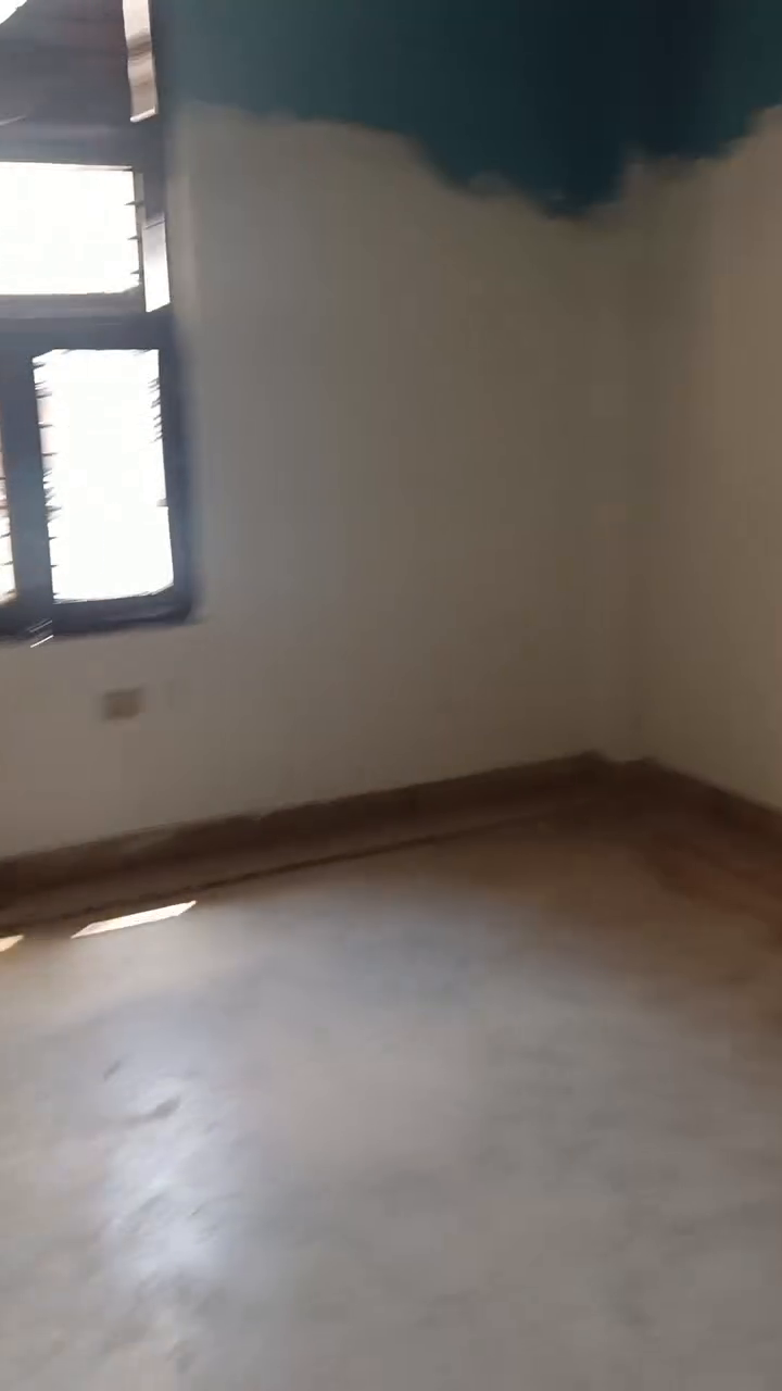 3 bhk flat for sale in Vishnu enclave govindpuram Ghaziabad 
Demand- 4000000