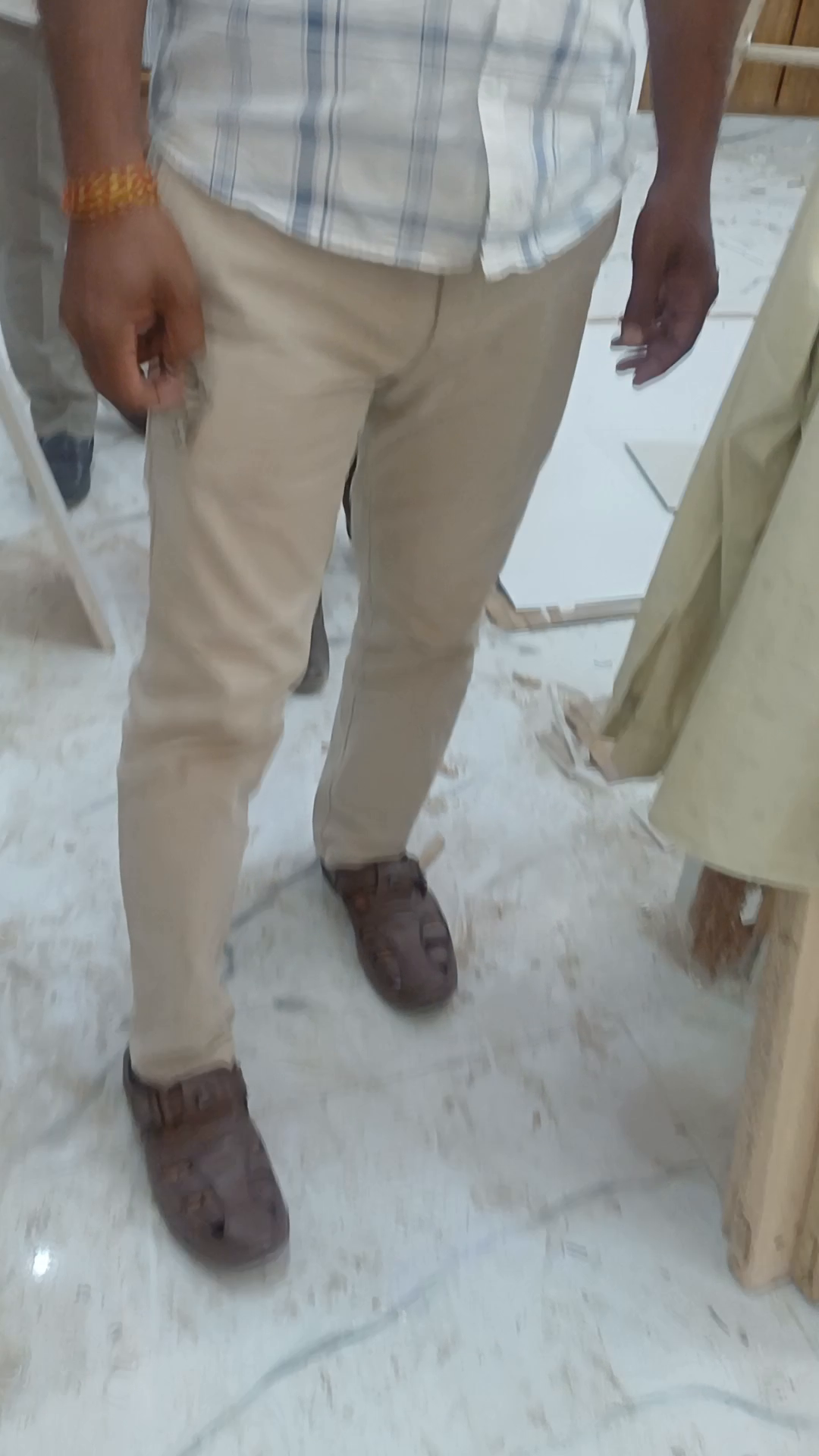 90 gaj duplex independent house for sale in govindpuram Ghaziabad 
Demand- 1.35 cr