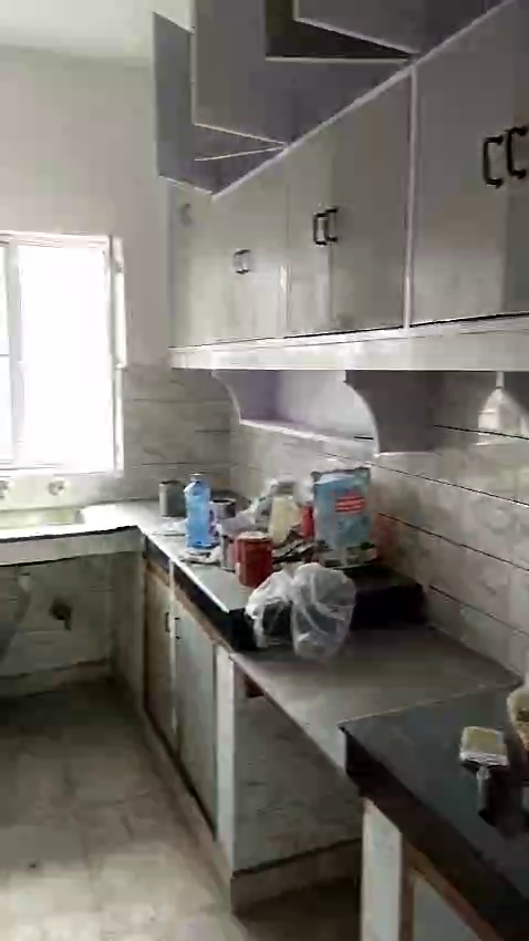 2 bhk for rent with two balcony on the third floor at pkt f Sarita vihar rent 35k negotiable