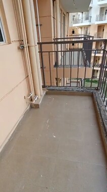 3 BHK Rent 20k in ROF Amaltas Sector 92 Gurgaon 
Multiple unit available 