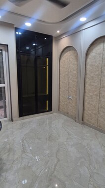 180sqyd luxury builder floor.