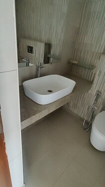 Available spacious 3bhk for sale in Vicinia, Shapoorji Palllonji having carpet of 1068 at 3.85cr