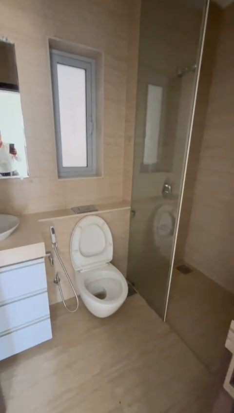 Oberoi Exqusite Goregaon East 3 Bhk on Rent semi Furnished Flat with luxury Anenities Rent 2lakh