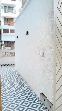 3bhk 2bath big balcony sector 19 Dwarka delhi price 2.90cr negotiable 1st floor more details call 