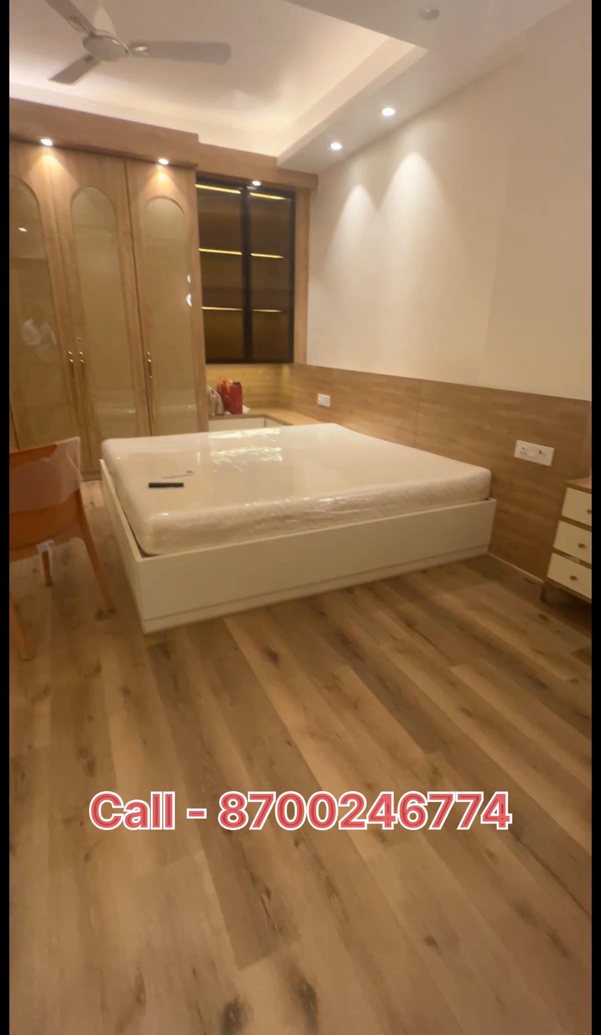 Ready to move 3bhk full furnished size 250 sqyrd 2nd floor prime Location Vasant Kunj Shanti kunj