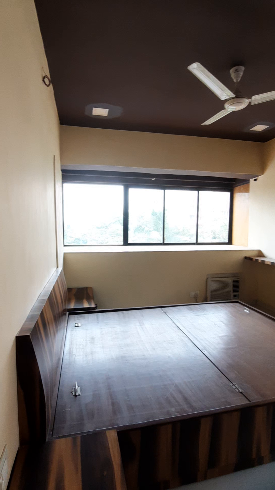 1BHK 575 SQFT CARPET 
MIDDLE FLOOR FLAT 
SALE - 2.50CR
RENT - 75K

📞 70219 45801 AKSHARA ESTATE 