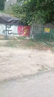 18 meter road pe Semi commercial used PLOT SALE 
Gomti Nagar vistar sector 1,
East facing, contact 