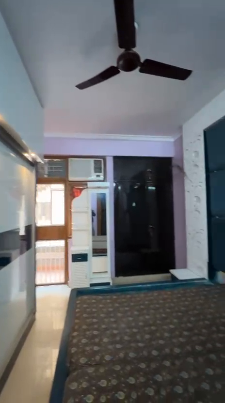 3 bhk flat for sale in Nilaya greens 
Size 1002 luxury flat with full interior work Price 6500000