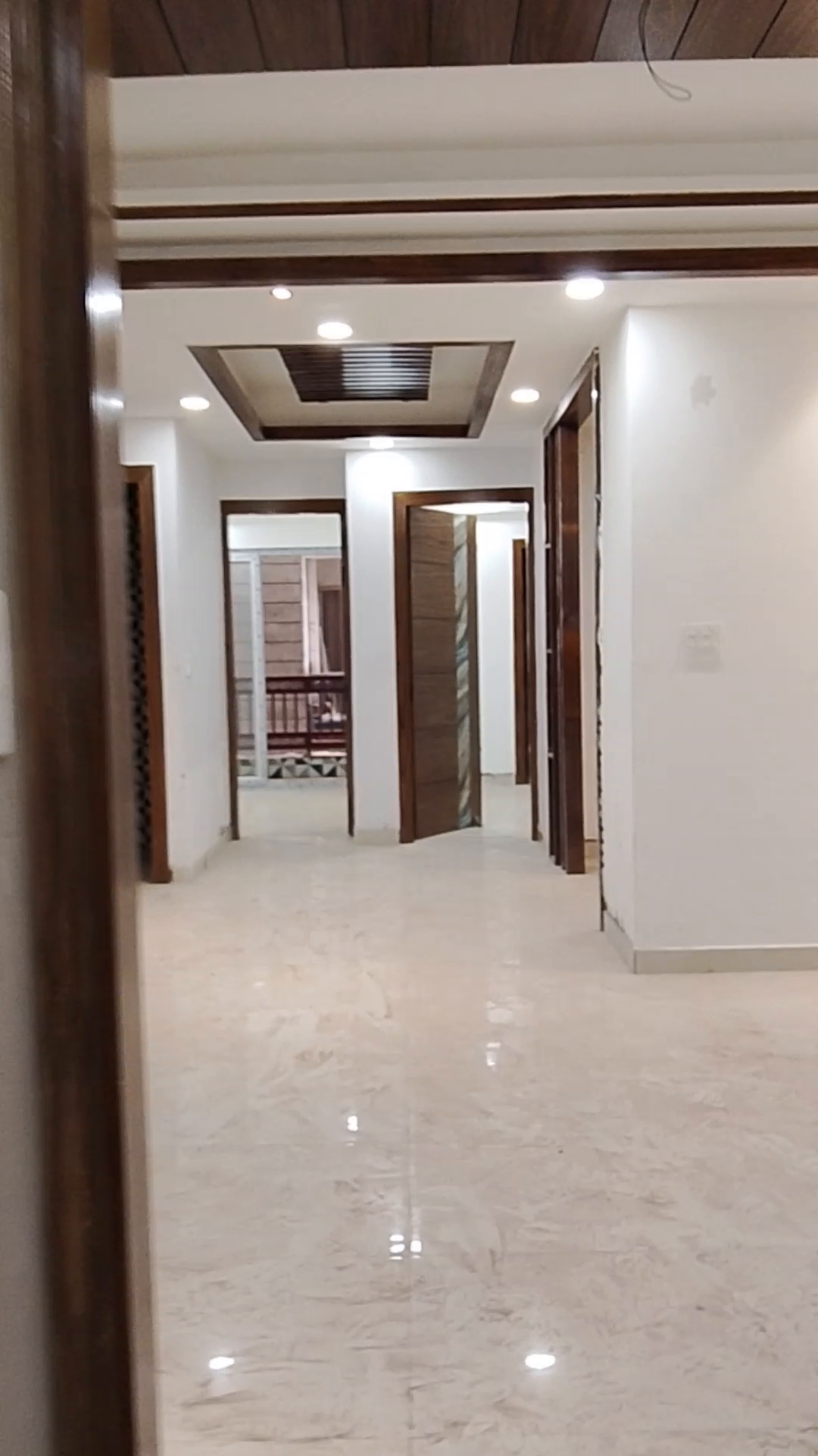 Ready to move in Flat 
Noida sector 49 hanuman vihar 
Flat size - 950 sqft
Demand - 50 lac 