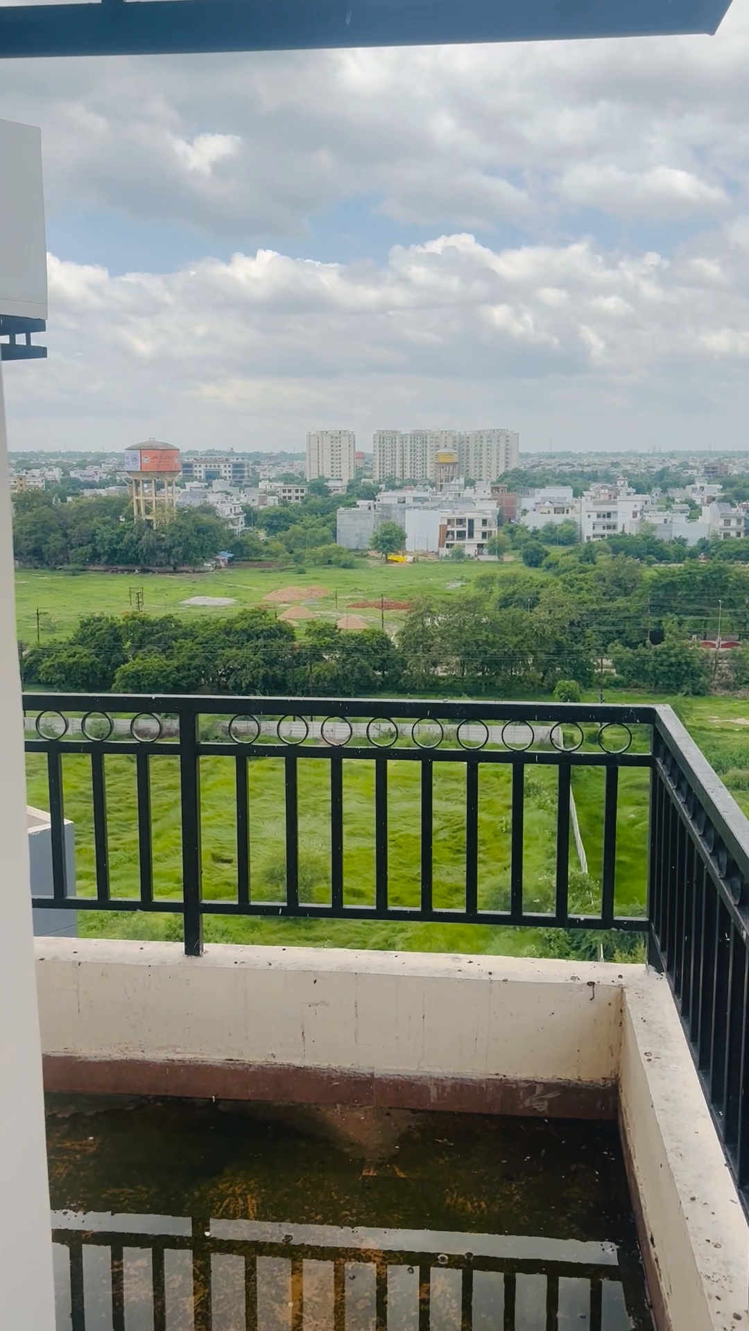 Ratan galaxy 
3&4 BHK flats available
Sector 12 -Vrindavan Yojana 
4 BHK+study+store apartment