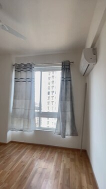 2Bhk 1550sqft Semi Furnished Flat Available For Rent/Sale In Puri Emerald Bay Sec 104 