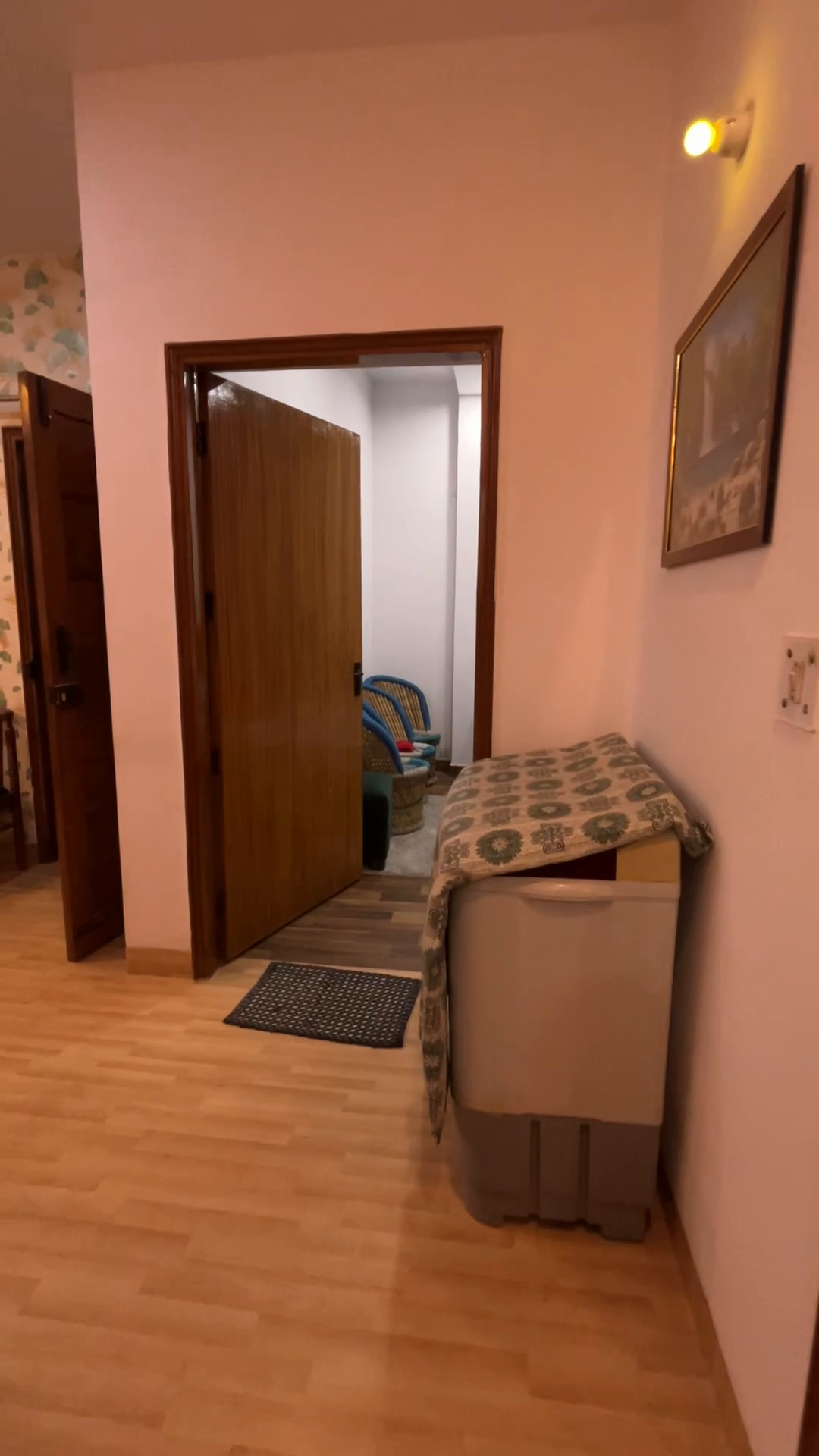 Palam Vihar H block 173 Gaj 1 floor sale available asking 1.35cr prime location 
Gated society