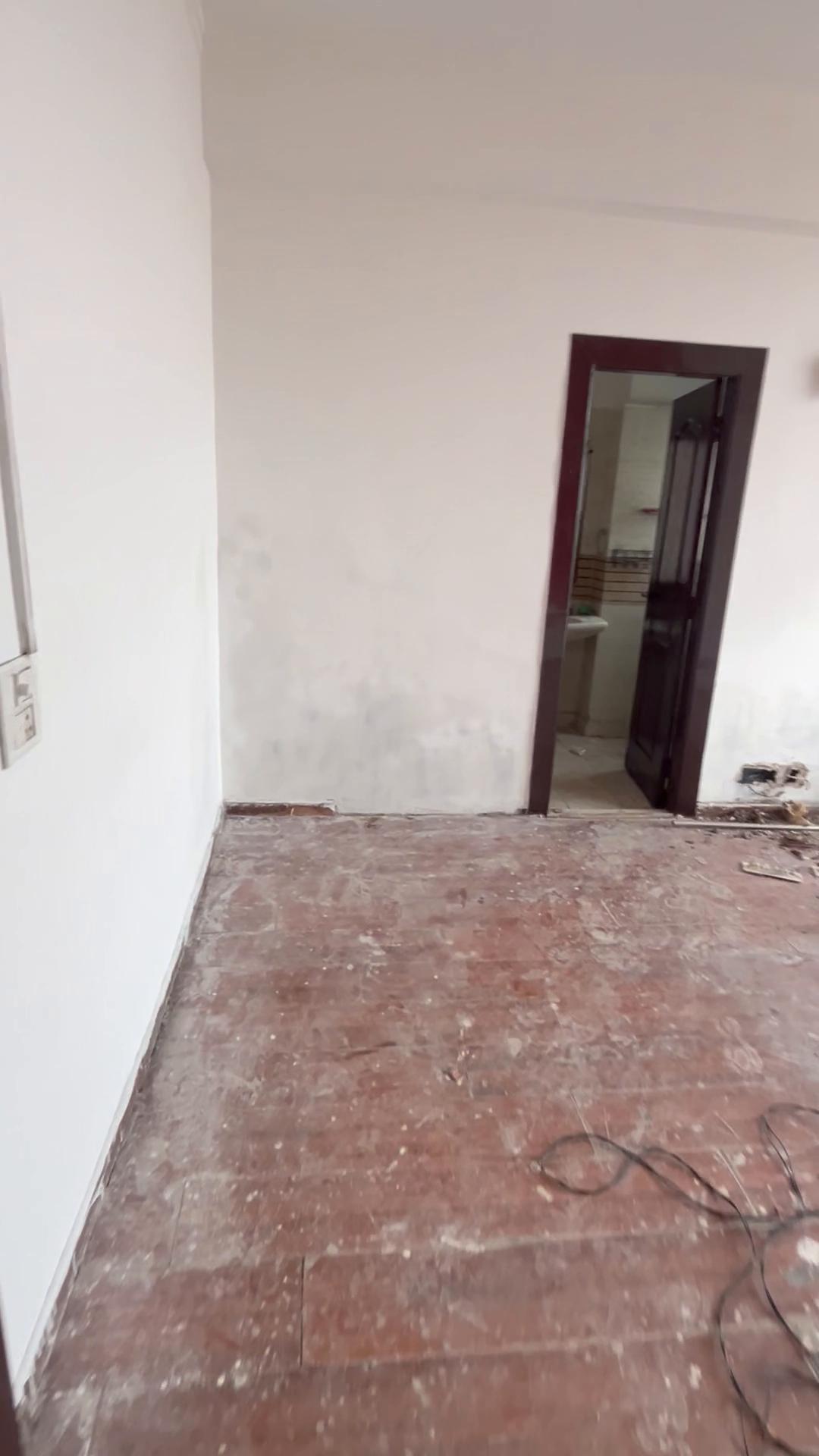 Brand New 3 Bhk airy Flat spacious and dhoop se bharpur