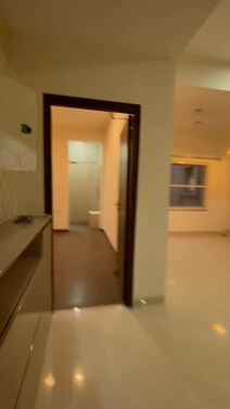 3Bhk Semi Furnished Flat Available In Bptp Amstoria 303sqyrd,1st Floor Available