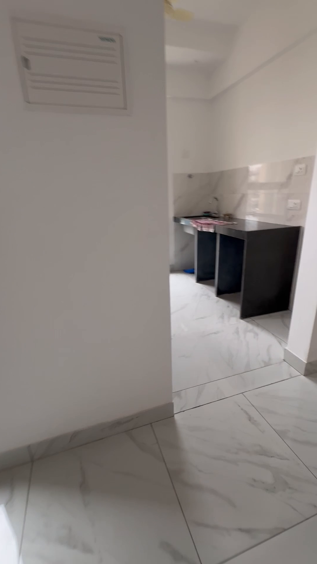 Raymond tenx : Thane    New or Previously owned flat available for rent or sale 
Price for sale 1 cr ( negotiable)