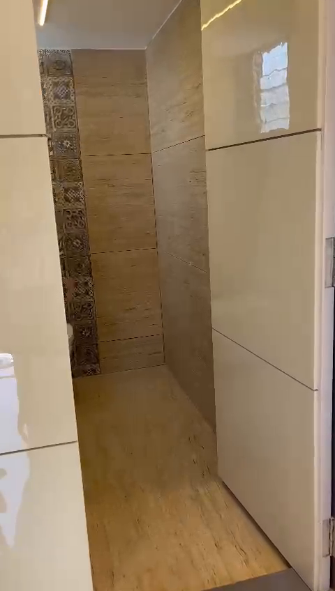 30 lac me 410 sft ka carpet area 
Ab kya chahiye 😄