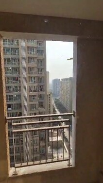 1-BHK Sale at JP North Aviva 
57.lakh All Inclusive 
Multiple Floor Available 
High Rise Tower 