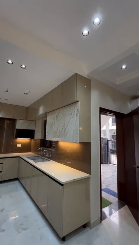 3BHK double story kothi 
Size 107 gaj 
Demand 1.3 cr
Sector 123 nearby 200ft airport road 