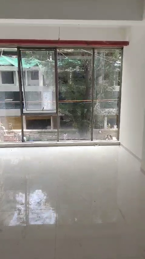 COMMERCIAL Space 
For SALE
KANDIVALI West
855sqft Carpet 1st Floor 
3.85 Cr(Nego)
Gym, clinic,Cafe.