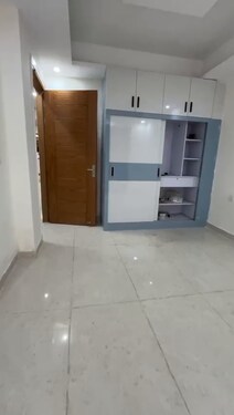 194 sq yd/4bhk/4T/Car Parkig/Price-1.35 cr