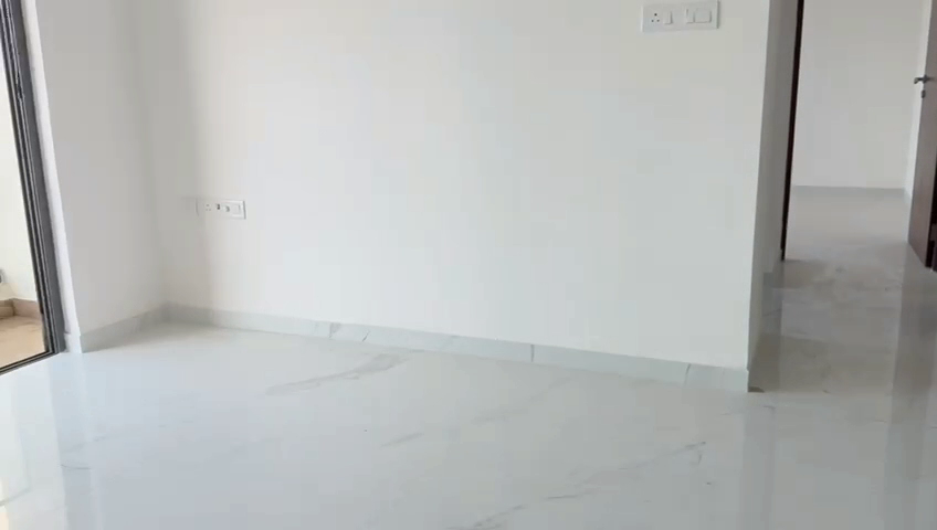 2BHK SALE - 703 CPT 
PRICE - 2.10CR 
NEAR OSHIWARA METRO STN 