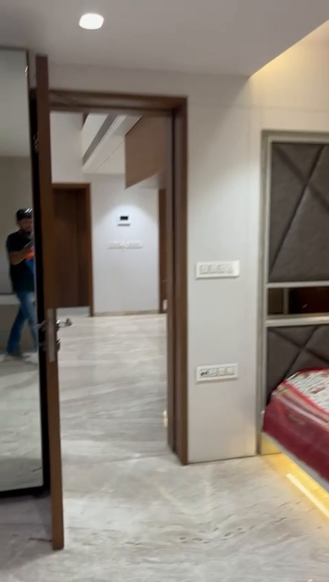 5 bhk flat sell
River side
Sf9000
Fully furniture
Basement parking