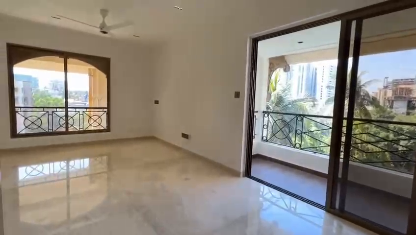 For Lease – 3BHK Duplex, Khar
2000 sq.ft | Deck | Servant Room + Bath | 2 Car Parks
Rent: ₹6.5L
